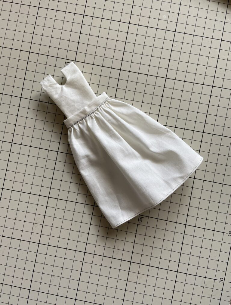 ドール服 Hanon本を参考にエプロンドレスを作ってみた